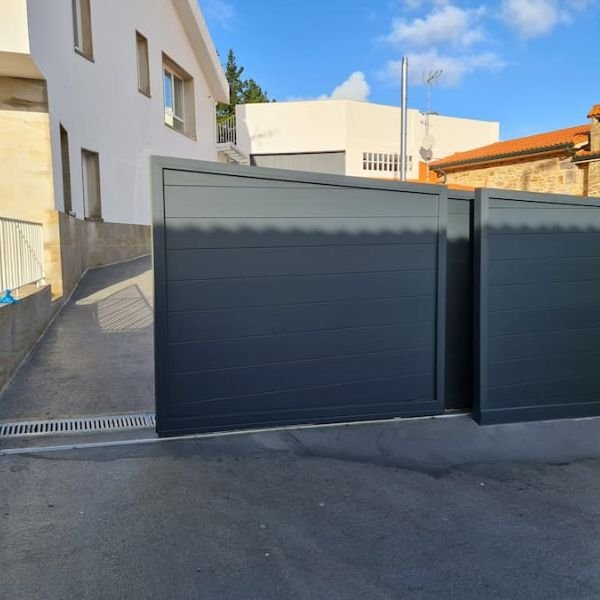 Servicios Profesionales en Puertas Corredizas para Parking o Entrada a Casa en Barcelona