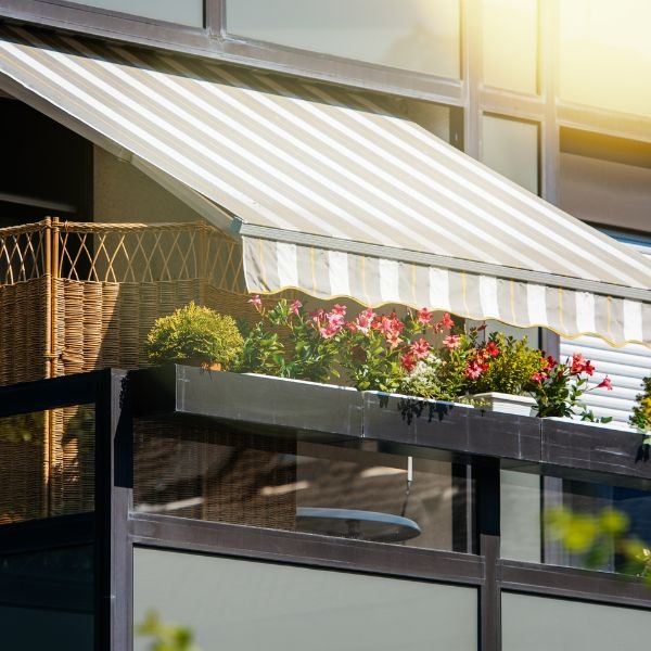 Servicios de Instalación y Reparación de Toldos en Barcelona, Soluciones Persianas